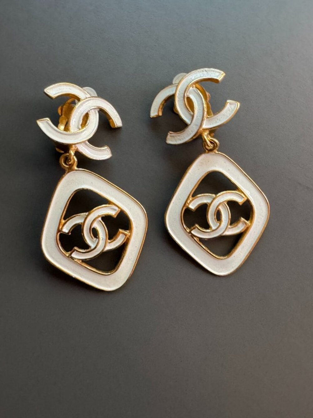 CHANEL 93 1993 Cruise White Diamond-Shaped Drop Earrings Collectors w/Box